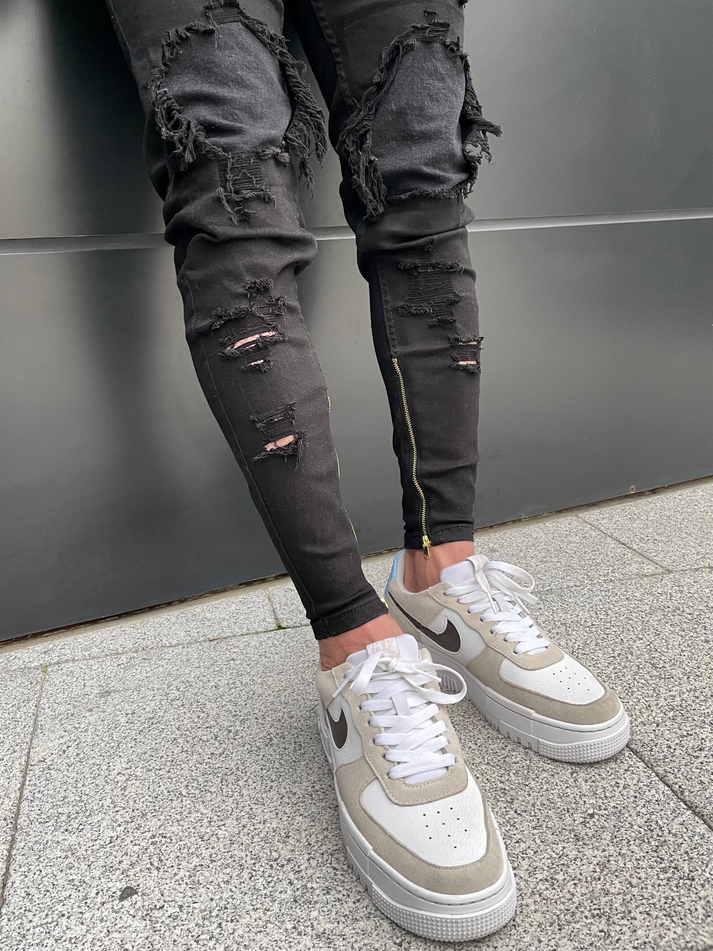 Black Ripped Zipper Jeans